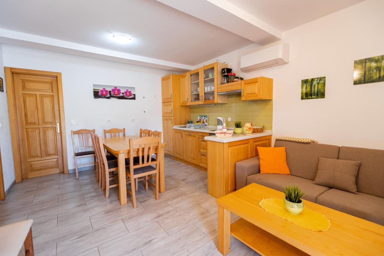 Lahinja & Kolpa River Apartments Метлика Экстерьер фото