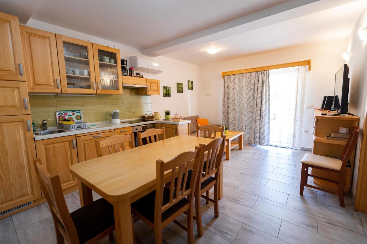 Lahinja & Kolpa River Apartments Метлика Экстерьер фото