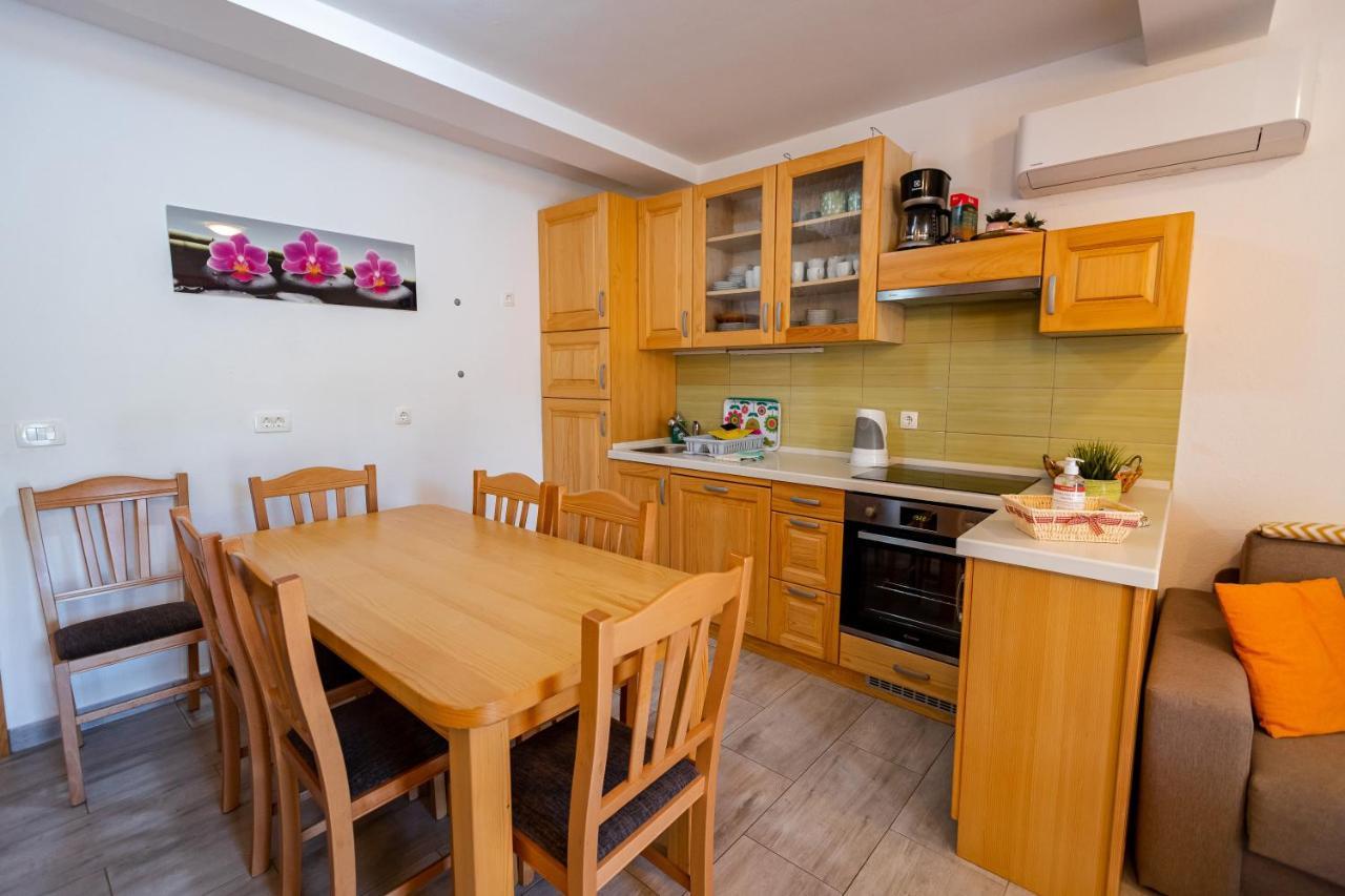 Lahinja & Kolpa River Apartments Метлика Экстерьер фото